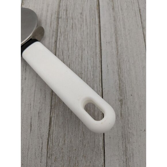 Pizza Cutter Blade 2 3/4" Diameter 7 1/4" Stainless Steel White Handle - Picture 5 of 6